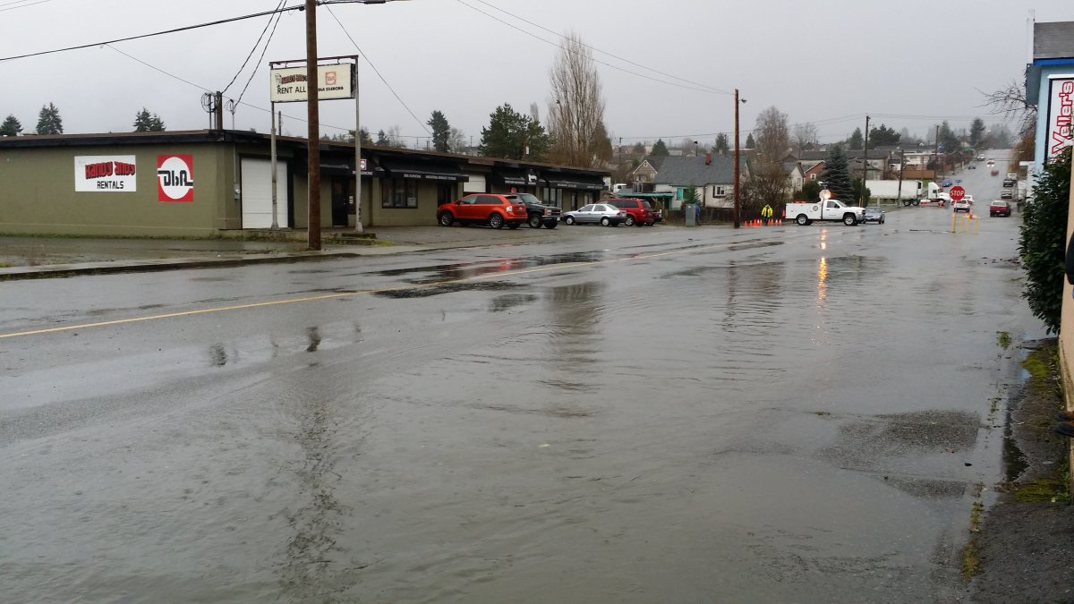 PHOTOS Port Alberni flooding closing roads, winds causing power