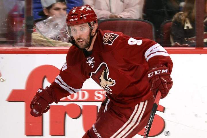 File photo: Sam Gagner #9 of the Arizona Coyotes skates with the puck against the Edmonton Oilers at Gila River Arena on December 16, 2014 in Glendale, Arizona.