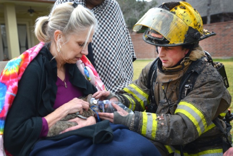 This Dec. 19, 2014 photo provided by the Fort Worth Texas Fire Department shows a firefighter providing oxygen to rescued cat from a house fire in Fort Worth, Texas. The Fort Worth Fire Department announced Saturday, Dec. 20, that the pet, named Stubby, survived.