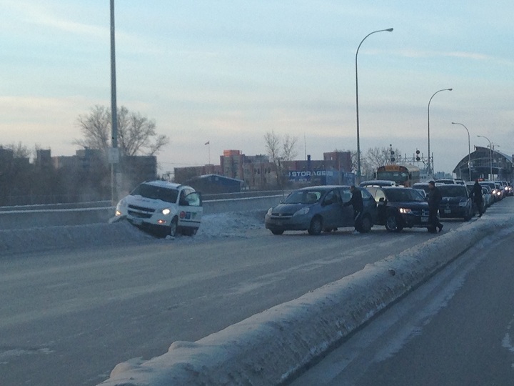 Donald Street crash backs up traffic on Pembina Highway Winnipeg