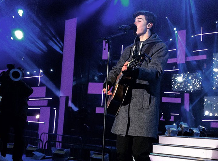 Shawn Mendes performs during rehearsals for ET Canada's New Year's Eve show in Niagara Falls.