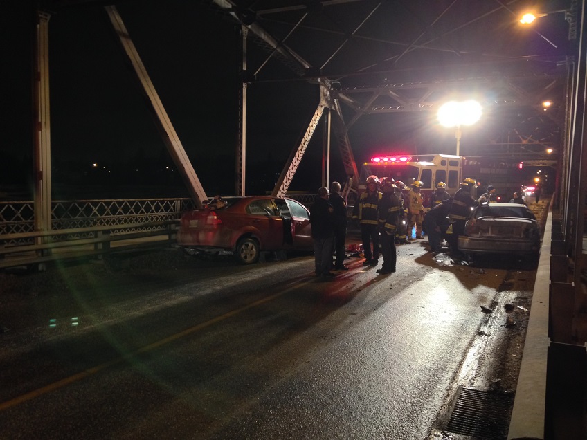 Early morning crash sends two to hospital - Winnipeg | Globalnews.ca