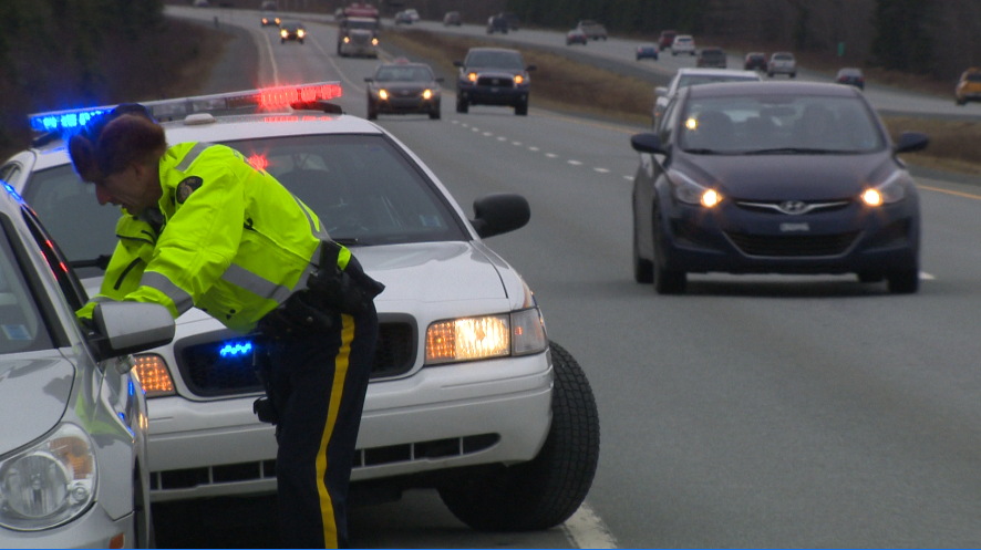 NS drivers still failing to ‘move over’ for emergency responders: RCMP - image