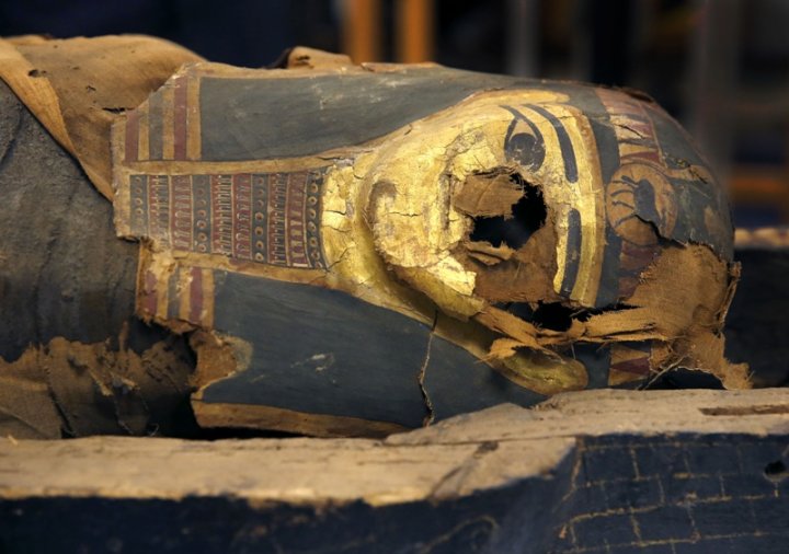 Us Scientists Open Coffin Containing 2500 Year Old Egyptian Mummy