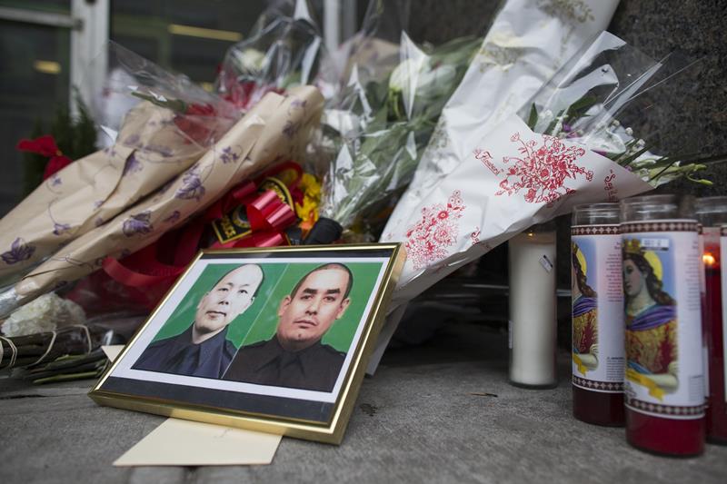 A memorial of candles and flowers in front of the New York Police Department's (NYPD) 84th Precinct on December 21, 2014 in the Brooklyn borough of New York City. 