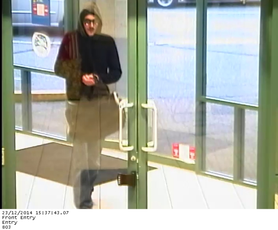 RCMP searching for suspect after robbery at Kelowna bank - image