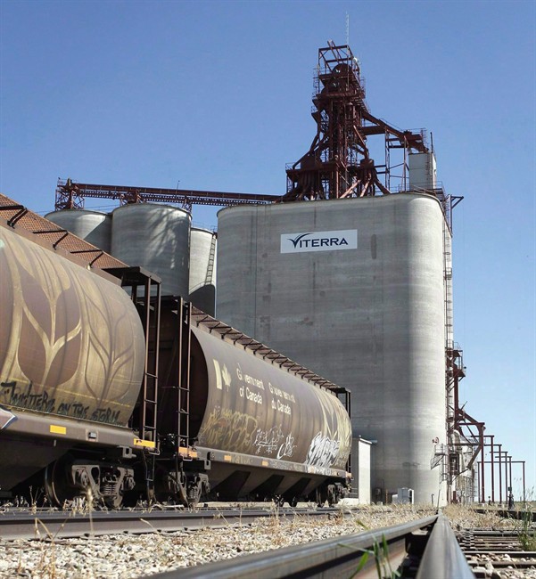 Feds tracking grain transportation after rail backlogs: Harper - image