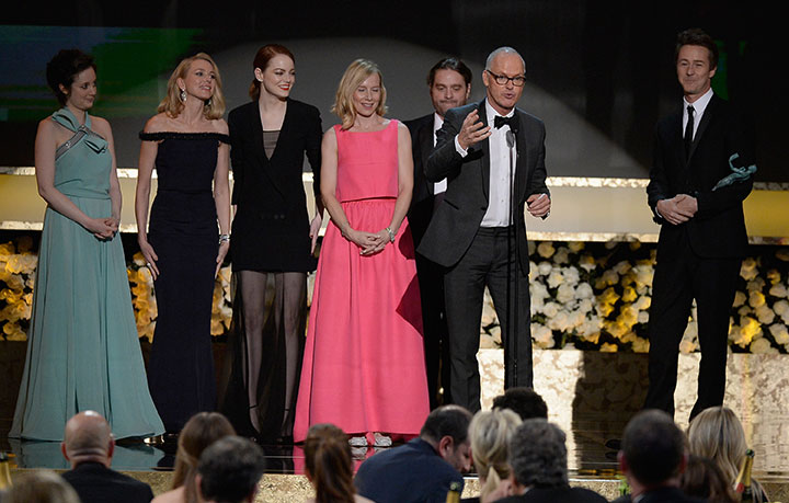 The cast of 'Birdman' accept a SAG Award.