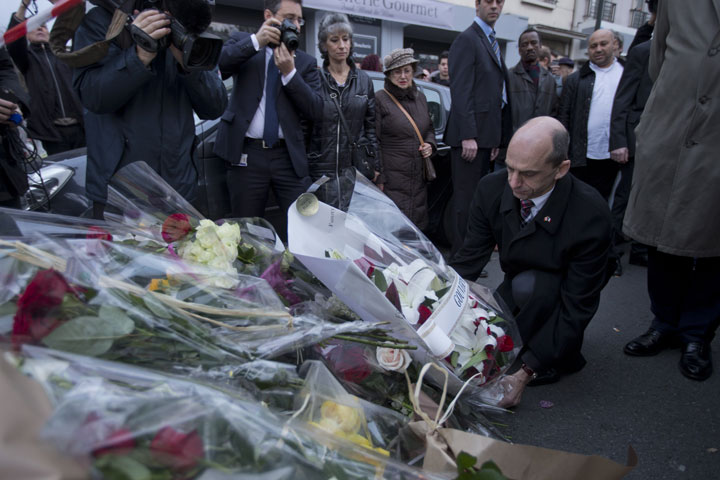 Canada's Minister of Public Safety Steven Blaney lays a wreath in Paris, Jan. 10, 2015.