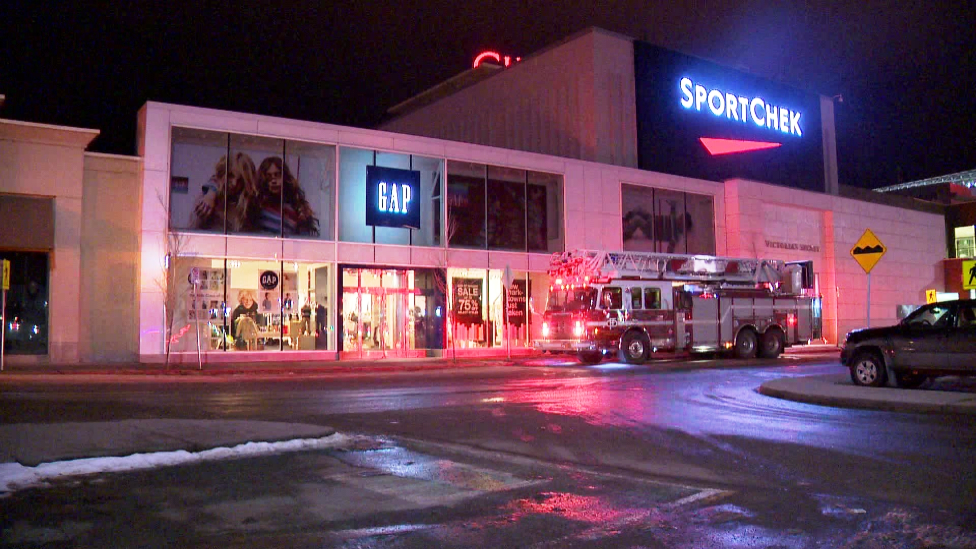 Crews douse fire inside Chinook Centre Calgary Globalnews