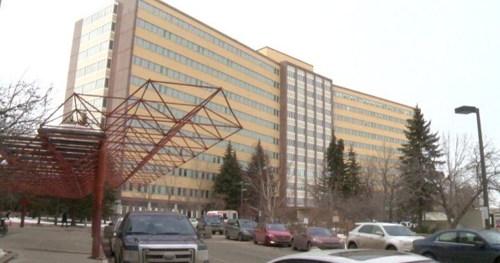 COVID-19: Alberta’s 5th wave flooding hospitals has health-care workers consider early return