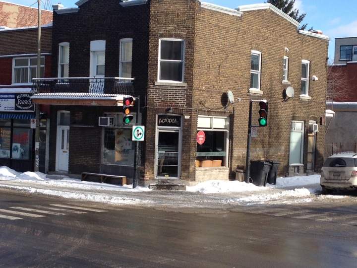 The Café Acropolis in Park Extension was raided by police in connection with the Montreal police officer facing gambling charges.