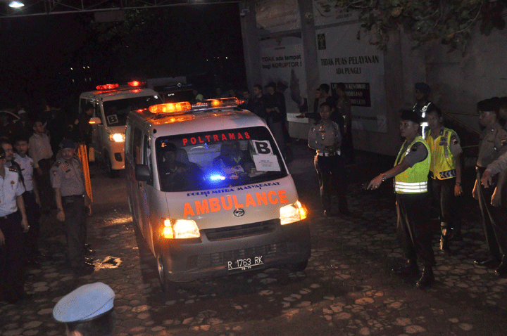 Ambulances carrying the body of drug convicts Dutch national Ang Kiem Soe, front, and Brazilian national Marco Moreira leave upon arrival from Nusakambangan island where their executions were held, at Wijayapura port in Cilacap, Central Java, Indonesia, Sunday, Jan. 18, 2015. 