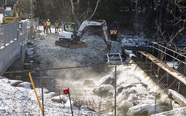 Workers repair the Lake Major dam in Dartmouth, N.S. on Saturday, Jan. 17, 2015.