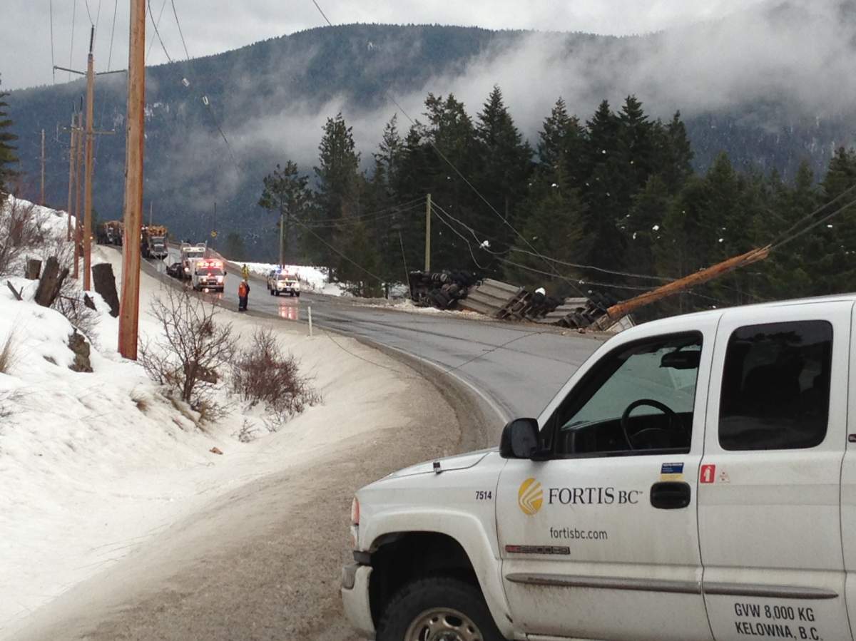 Crash closes Highway 33 near Kelowna in both directions - image