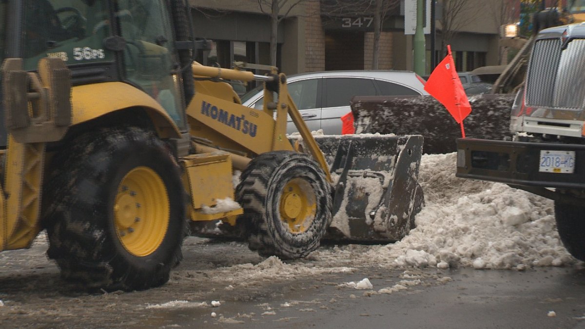 Snow clearing starts on Kelowna side streets - image