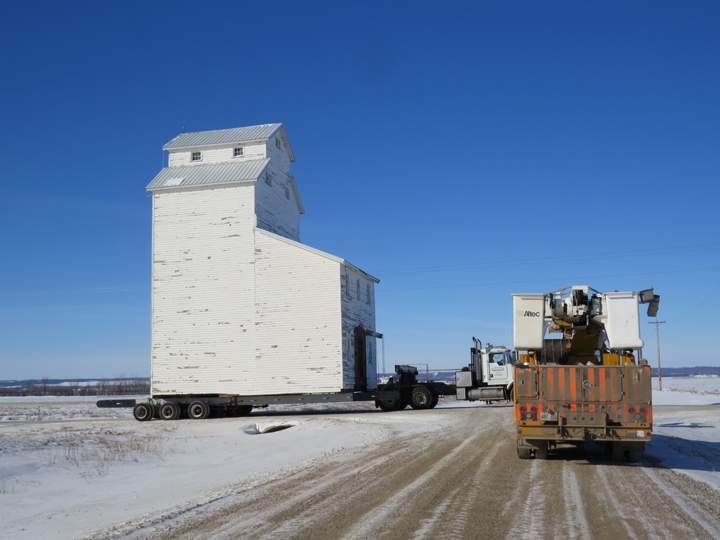 grain elevator Pembina Threshermen's Museum