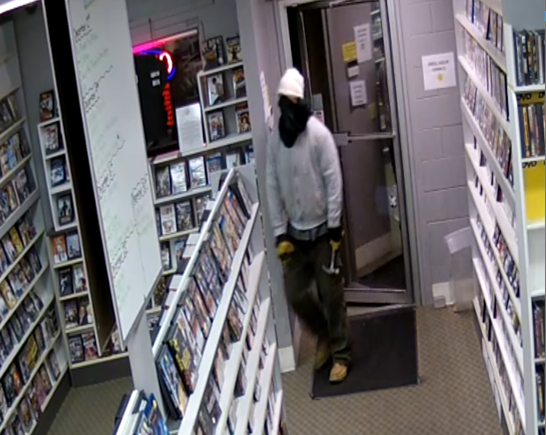 Kelowna Armed Robber On The Loose Okanagan Globalnewsca 