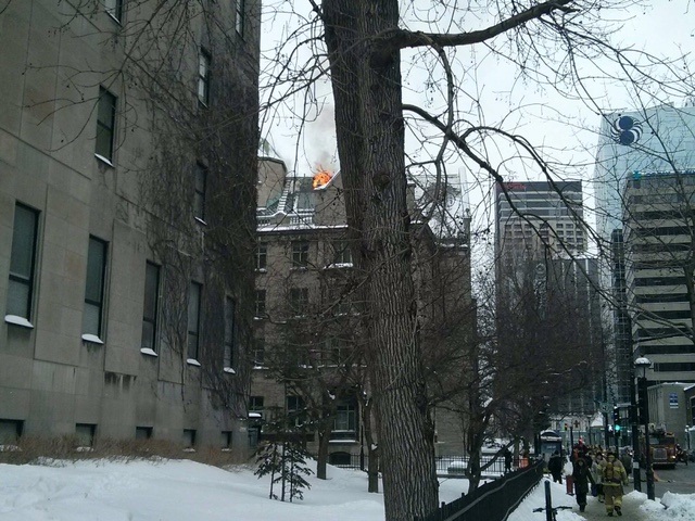 8 dramatic photos from the McGill University residence fire - image