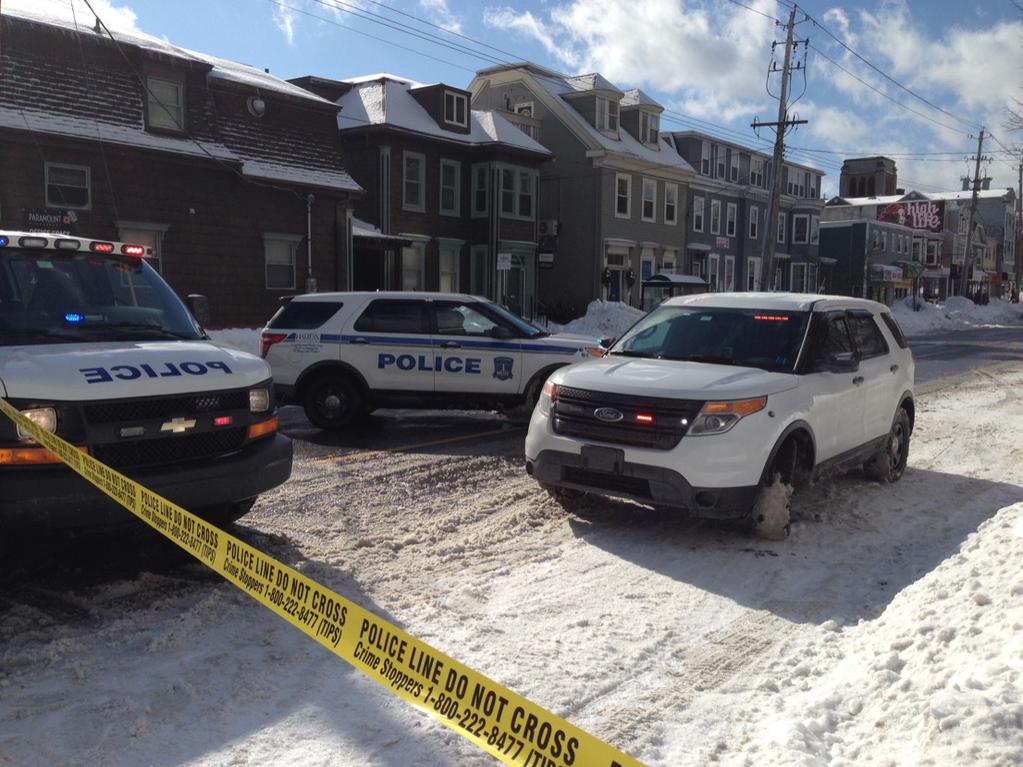 Halifax police block off section of Spring Garden Rd in bomb threat investigation - image
