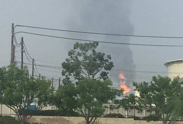 Explosion at oil refinery in Torrance, California
