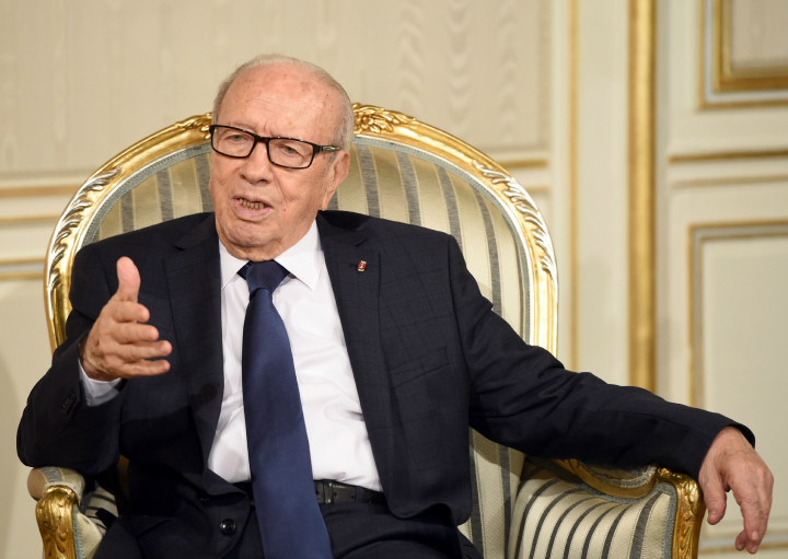 The government of  President Beji Caid Essebsi announced that radical militants killed four members of Tunisia's National Guard.