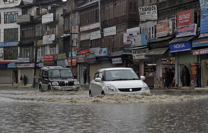 Heavy rains are continuing for the second day in Kashmir on March 29, 2015 causing landslides and damaging homes while the water level in Jhelum river continues to rise at a quick pace.