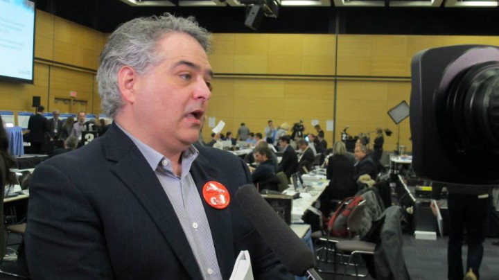 Teachers are particularly upset. "This means another year of cuts," says FAE President Sylvain Mallette.