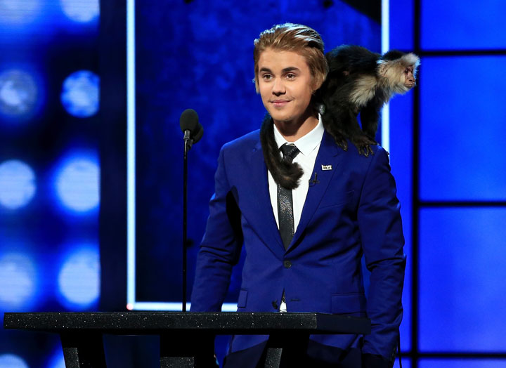 Justin Bieber apologizes for past behaviour at celebrity roast