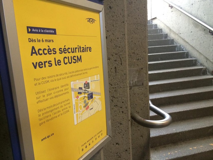 Access from the AMT commuter train platforms to the connecting tunnel is via stairs.