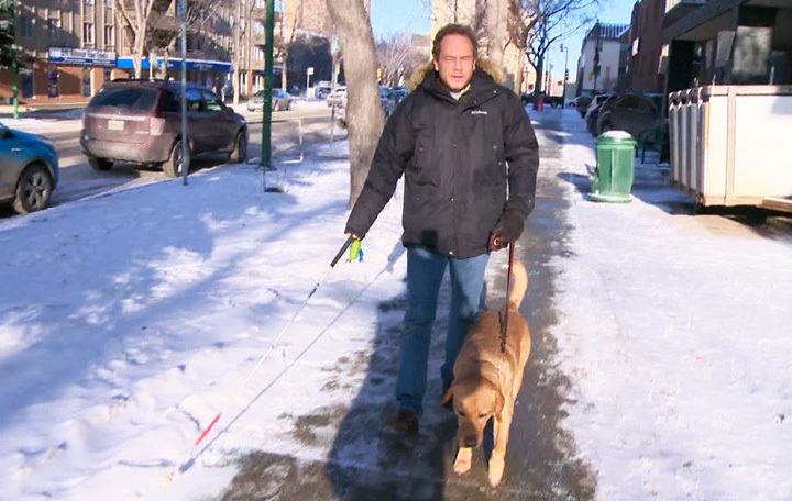 Mike Simmonds, a Saskatoon comedian who is blind, settles with Comfort Cabs over seeing-eye dog.