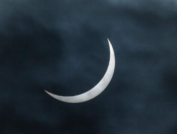 Photographer Thomas Heaton managed to get some photos of the solar eclipse in Woller, Northumberland on March 20, 2015.