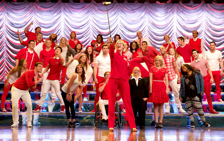 Cast members from all seasons of 'Glee' came together for the finale.