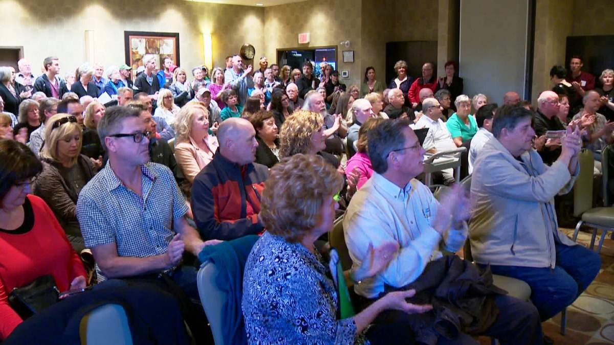 Residents pack town hall discussing future of Harvest Hills Golf Course - image