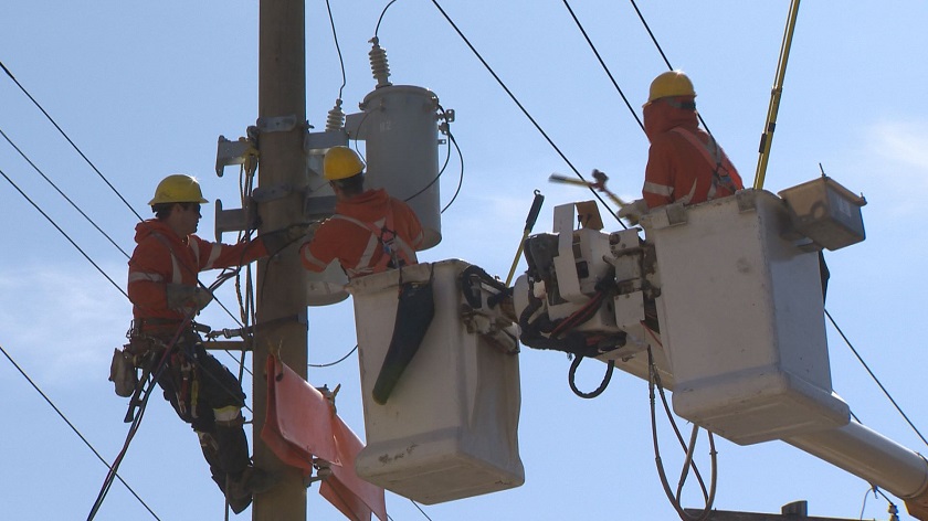 Manitoba Hydro workers performing maintenance.
