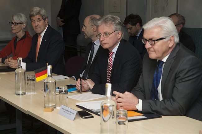 U.S. Secretary of State John Kerry (2nd left) and German Foreign Minister Frank Walter Steinmeier (Right) attend a meeting about the recently concluded round of negotiations with Iran over Iran's nuclear program, in London, England, Saturday, March 21, 2015.