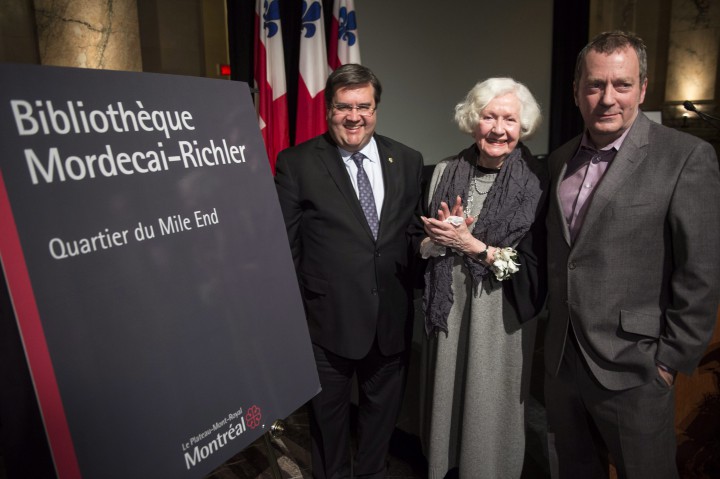 Florence Richler looks over at the plaque commemorating her husband Mordecai Richler next to her son Noah and Montreal mayor Denis Coderre during a ceremony making the renowned author an honorary citizen and naming a library in his honour Thursday, March 12, 2015 in Montreal.