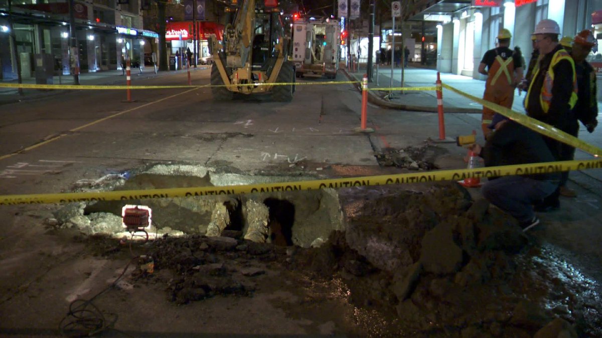 Crews dealing with water main break in downtown Vancouver - image