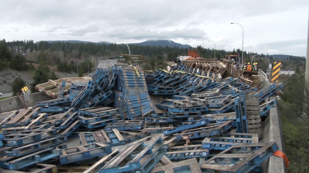 Trailer tractor spill creates barricade of pallets on Nanaimo Parkway - image