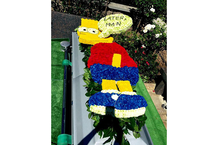 Pam Anderson among mourners at Sam Simon funeral - image