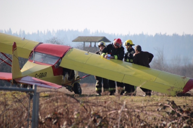 The two people in a plan that crashed in a Surrey field are expected to make full recoveries. 