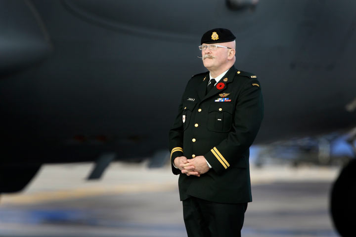 Nov 3, 2009 – Capt Wayne Johnston attends the repatriation ceremony of Sapper Steven Marshall in Trenton.