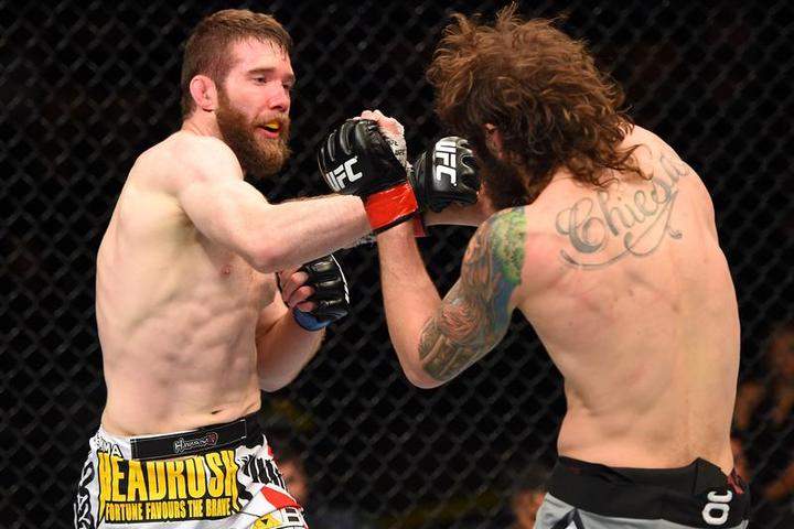 Saskatoon’s Mitch Clarke beaten by Michael Chiesa in UFC fight Saturday.