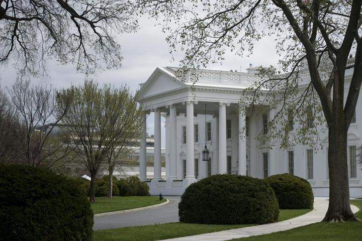 A view of the White House seen on April 7, 2015 in Washington, DC. A power outage hit many parts of downtown Washington, leaving several buildings in the dark, including the State Department and metro stations.