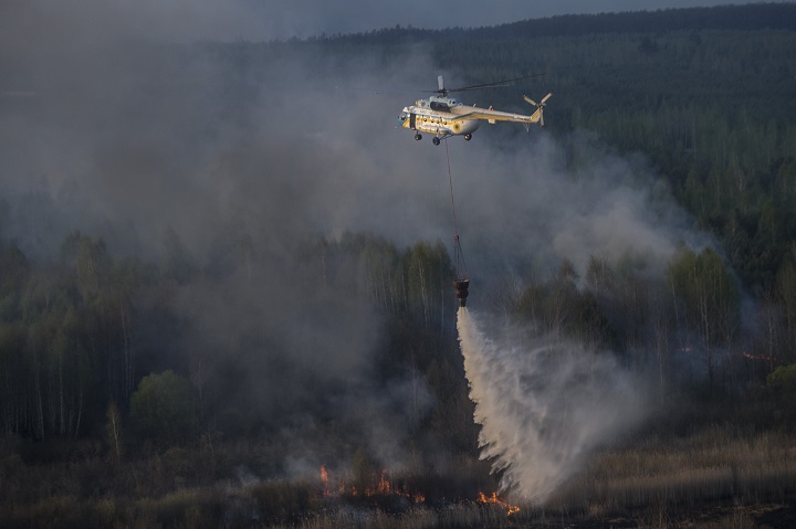 A Ukrainian helicopter drops water onto a forest fire in the Chernobyl Exclusion Zone, near Chernobyl city, Ukraine, 28 April 2015. A forest fire in northern Ukraine has is threatening to spread to an area within 20 kilometers of the abandoned Chernobyl nuclear power plant, according to Ukraine Interior Minister Arsen Avakov said. The explosion of Unit 4 of the Chernobyl nuclear power plant in the early hours of 26 April 1986 is still regarded the biggest accident in the history of nuclear power generation.