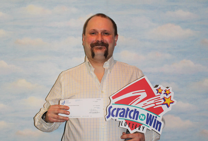 Saskatoon’s Toban De Rooy wins half-a-million dollars with lottery ticket purchased in Wilkie, Sask.