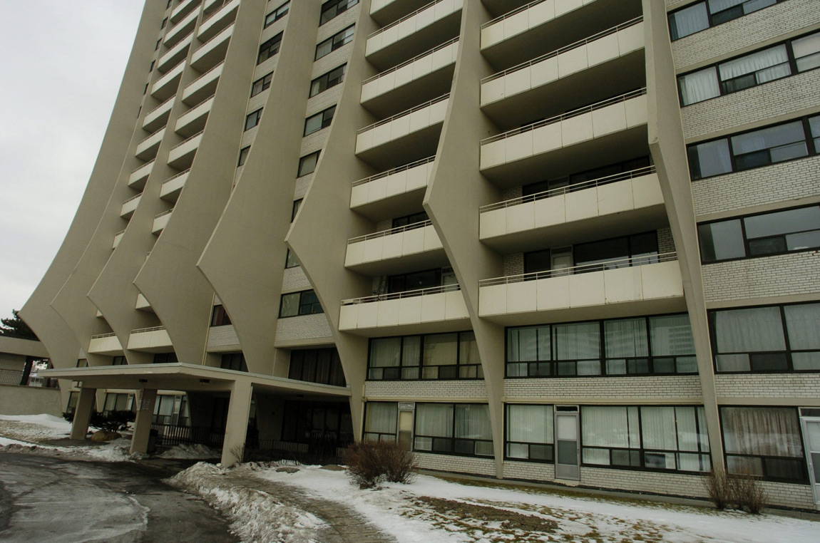Apartment building at 2335 Jane Street, Toronto