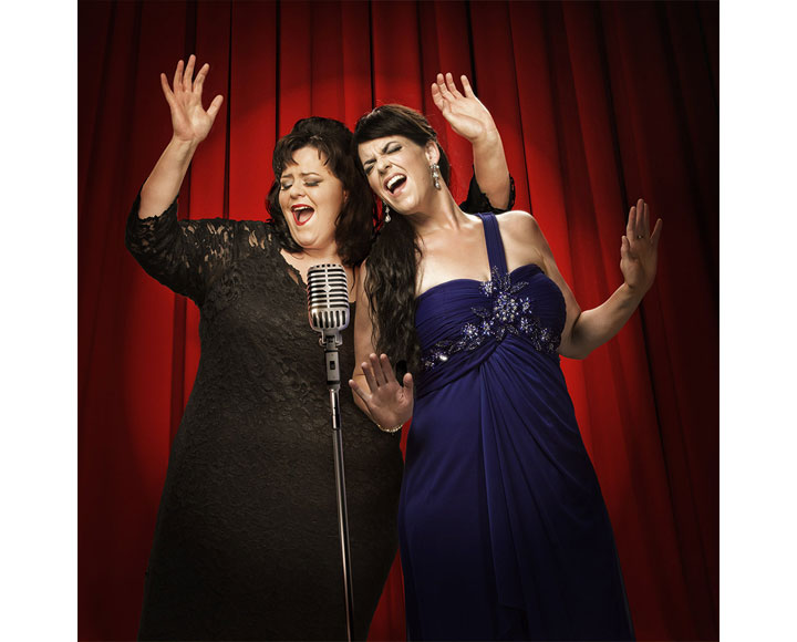 A photographer's unique photo series documents a woman's stunning weight loss in pop culture-inspired before-and-after portraits.
