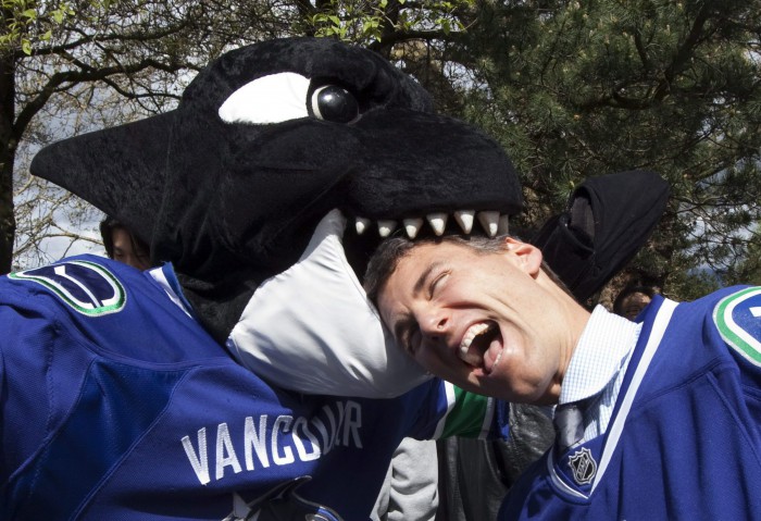 Mayors of Vancouver and Calgary go head to head in a playoffs wager - image