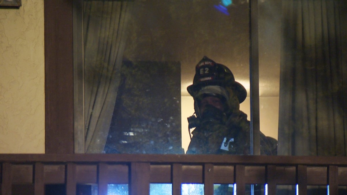 Cooking oil sparks Kelowna kitchen fire - image
